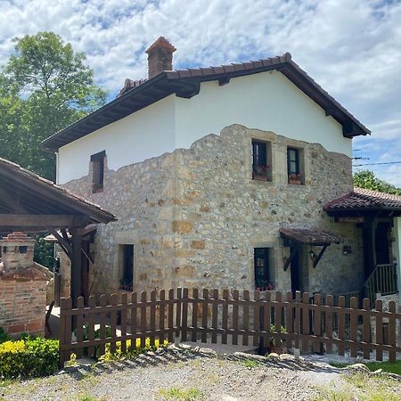 Apartamentos Rurales La Caviana Cangas de Onis Bagian luar foto
