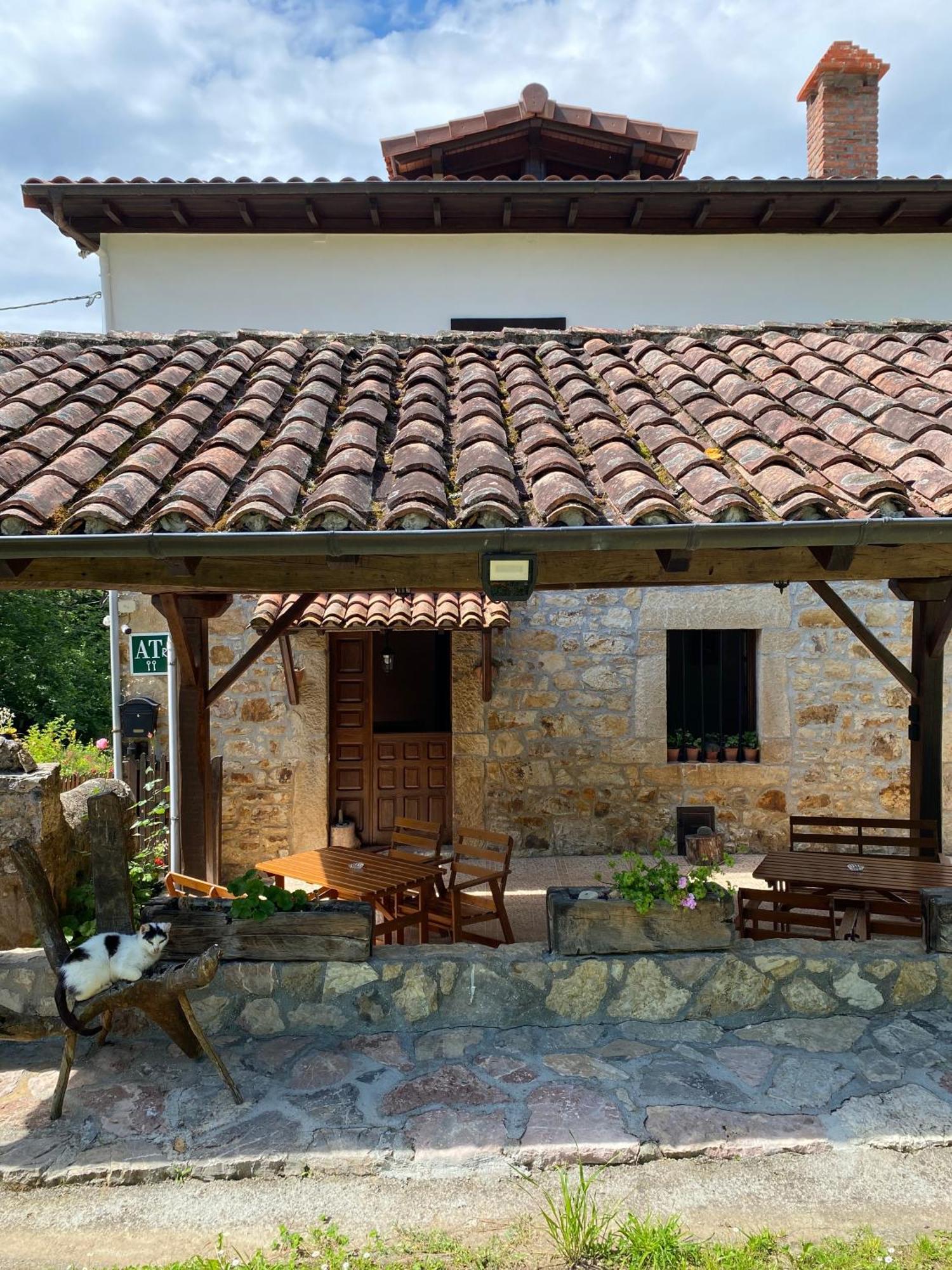 Apartamentos Rurales La Caviana Cangas de Onis Bagian luar foto
