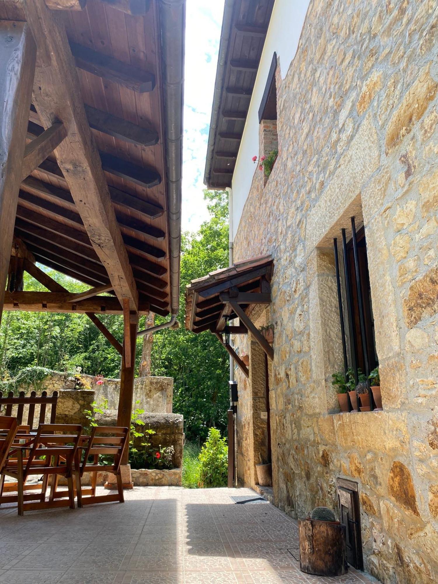 Apartamentos Rurales La Caviana Cangas de Onis Bagian luar foto