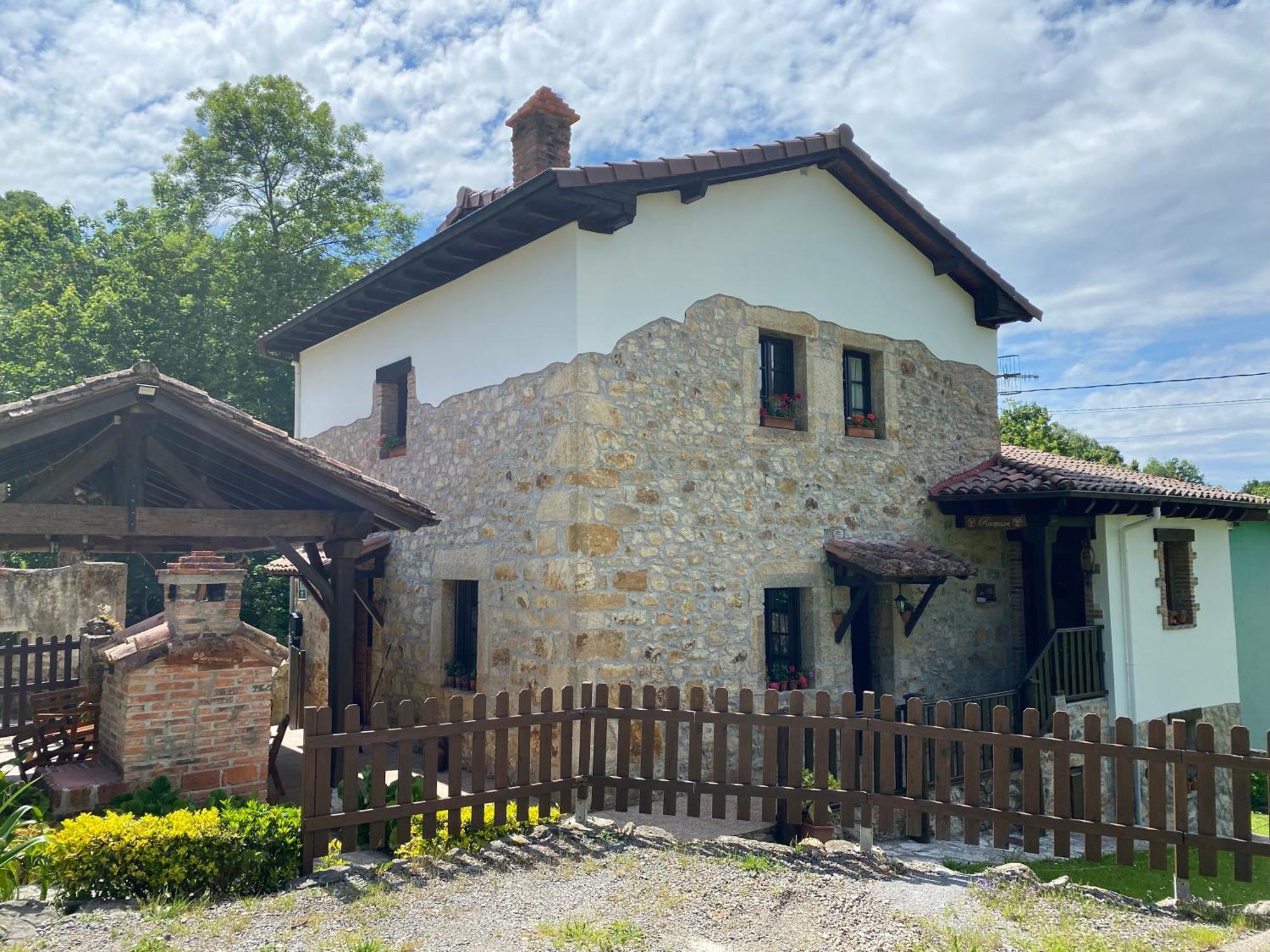 Apartamentos Rurales La Caviana Cangas de Onis Bagian luar foto