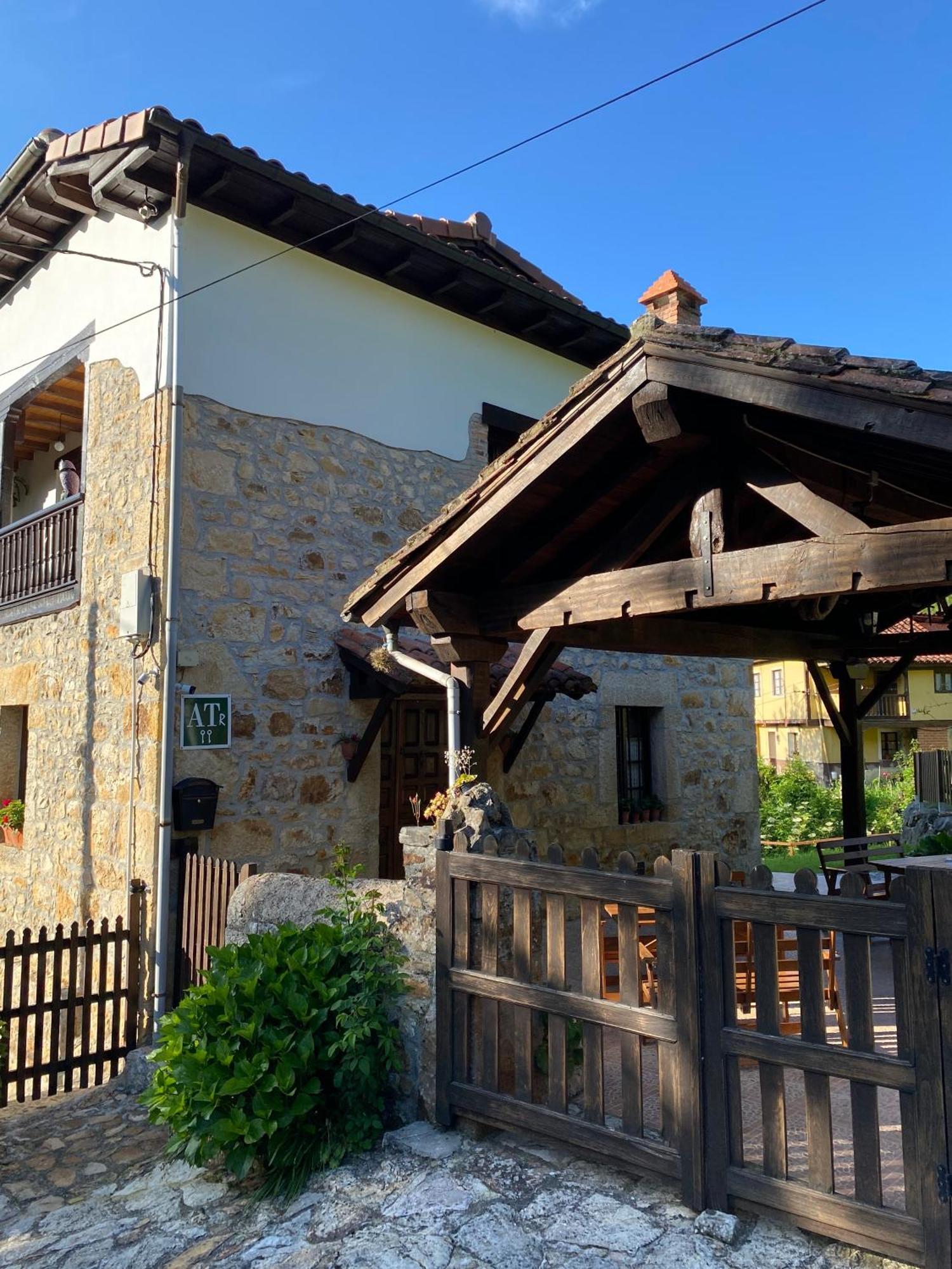 Apartamentos Rurales La Caviana Cangas de Onis Bagian luar foto