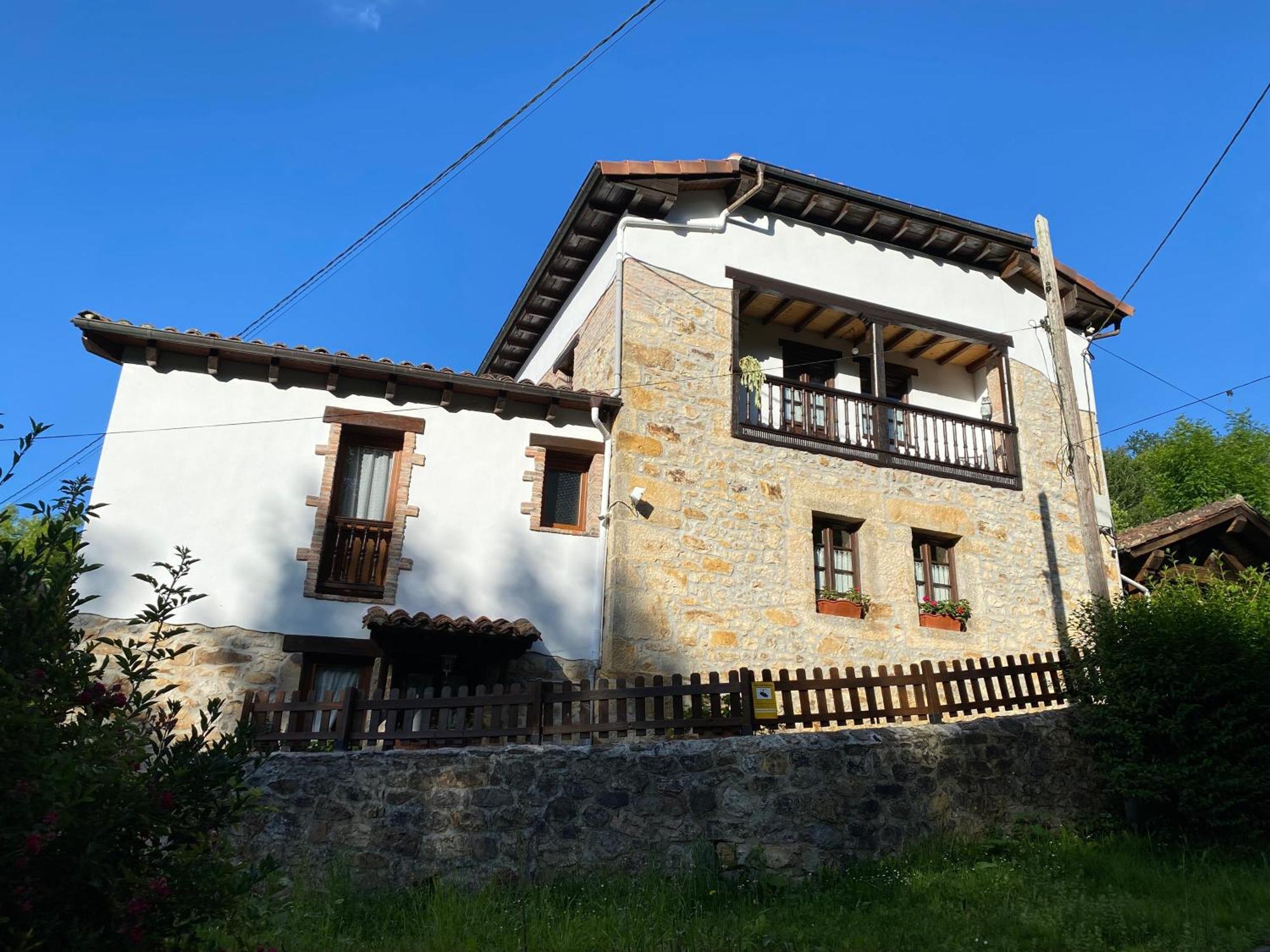 Apartamentos Rurales La Caviana Cangas de Onis Bagian luar foto
