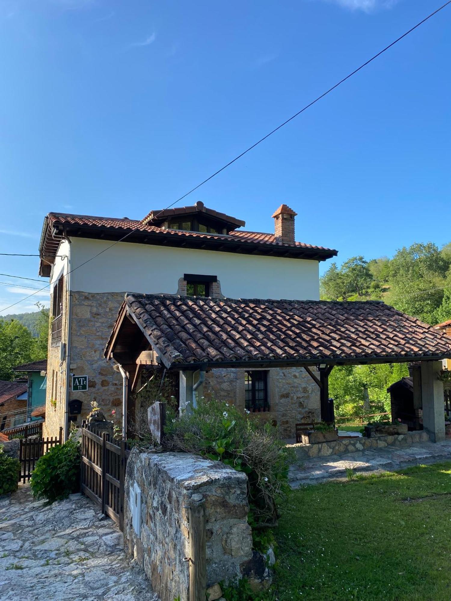 Apartamentos Rurales La Caviana Cangas de Onis Bagian luar foto