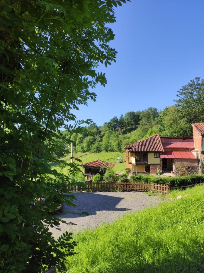 Apartamentos Rurales La Caviana Cangas de Onis Bagian luar foto
